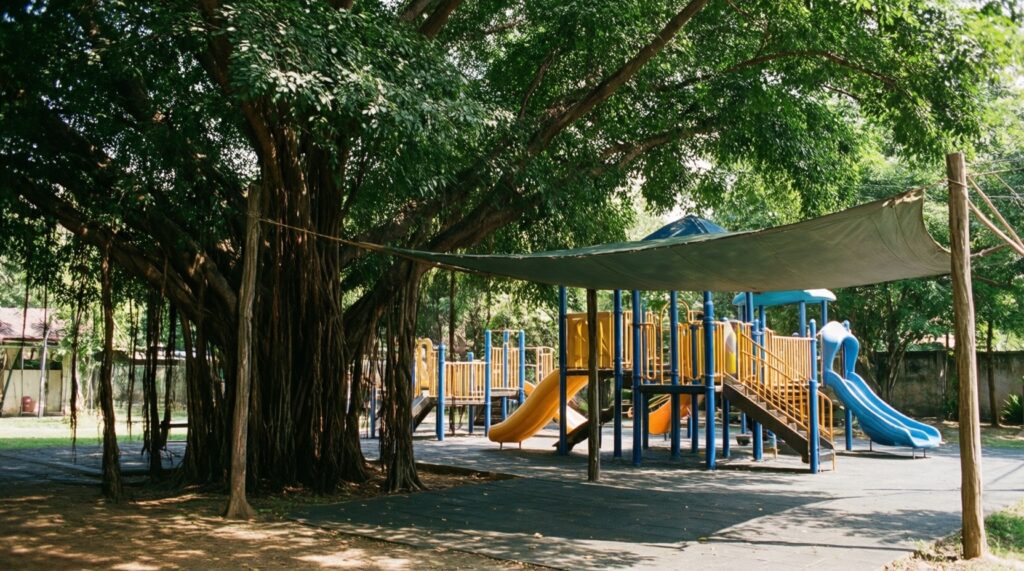 Идеи для детского уголка в саду: безопасные покрытия, игры и тень - иллюстрация